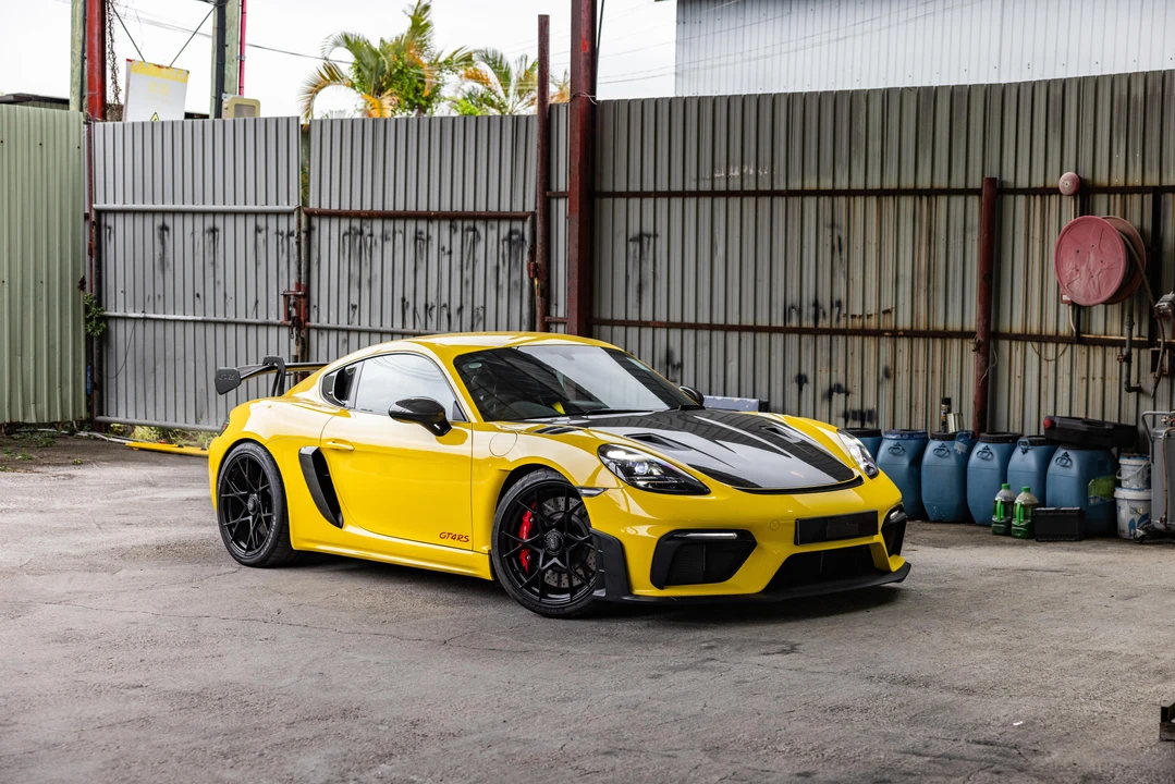 2023 Porsche 718 Cayman GT4 RS - Image 10 of 31