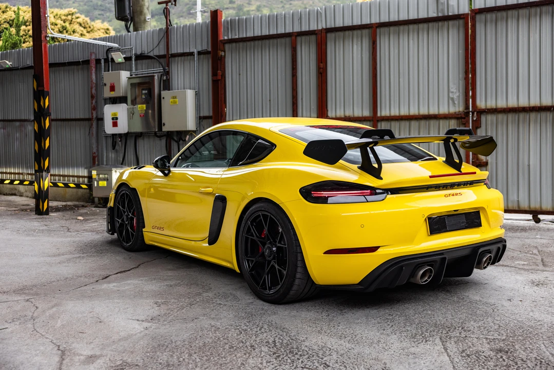 2023 Porsche 718 Cayman GT4 RS - Image 17 of 31