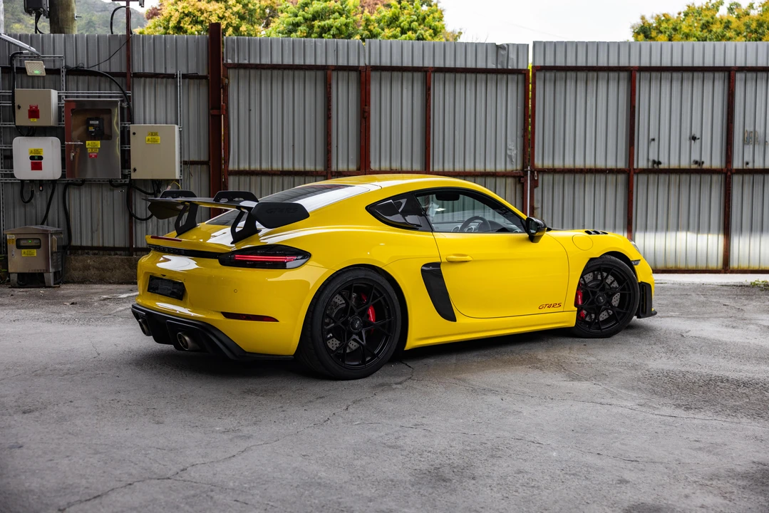 2023 Porsche 718 Cayman GT4 RS - Image 18 of 31