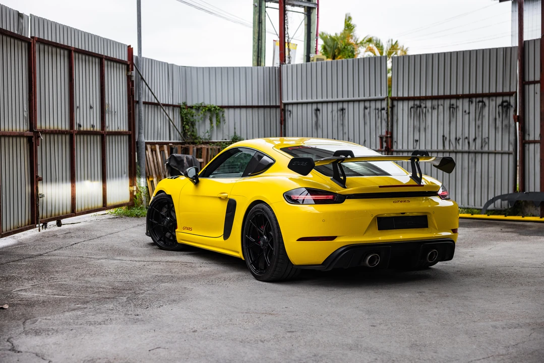 2023 Porsche 718 Cayman GT4 RS - Image 20 of 31
