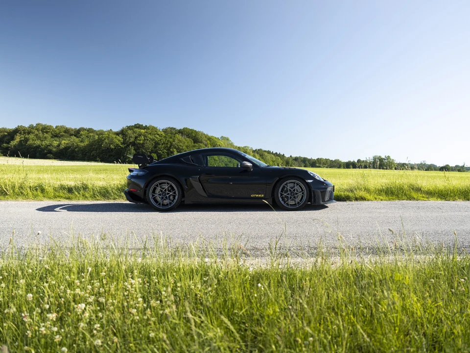 2023 Porsche 718 Cayman GT4 RS - Image 16 of 31