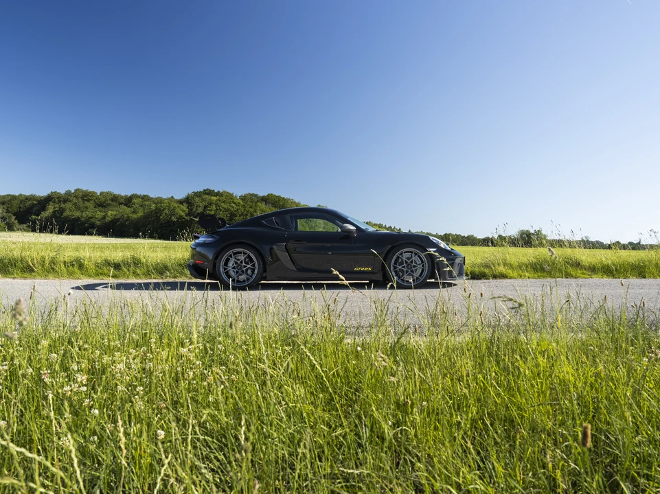 2023 Porsche 718 Cayman GT4 RS - Image 17 of 31