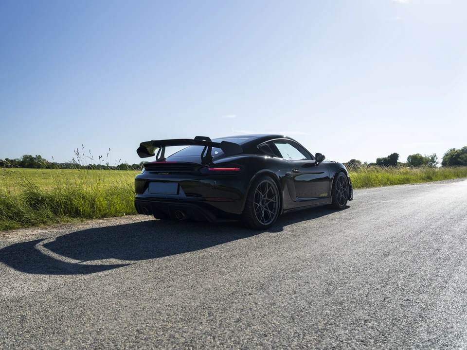 2023 Porsche 718 Cayman GT4 RS - Image 15 of 31