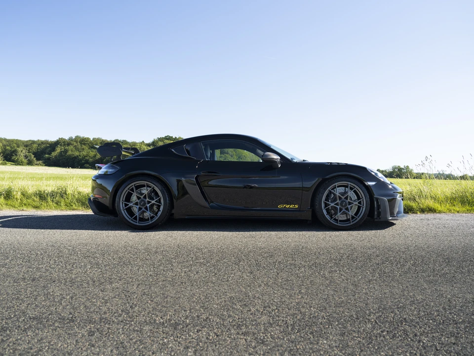 2023 Porsche 718 Cayman GT4 RS - Image 11 of 31