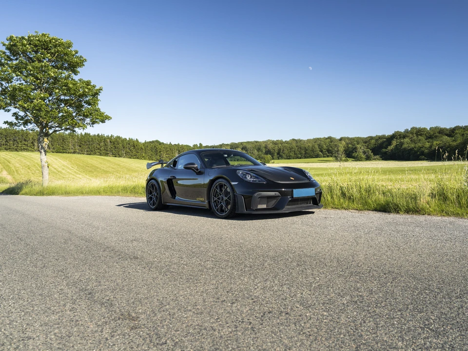 2023 Porsche 718 Cayman GT4 RS - Image 18 of 31