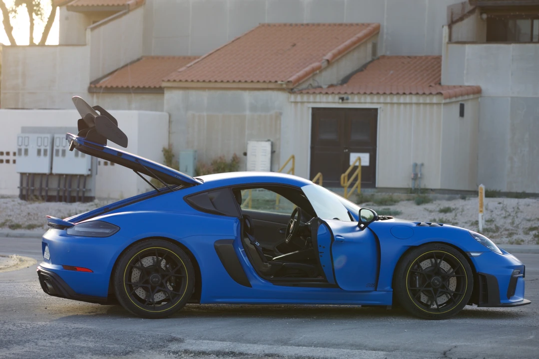 2023 Porsche 718 Cayman GT4 RS - Image 13 of 31