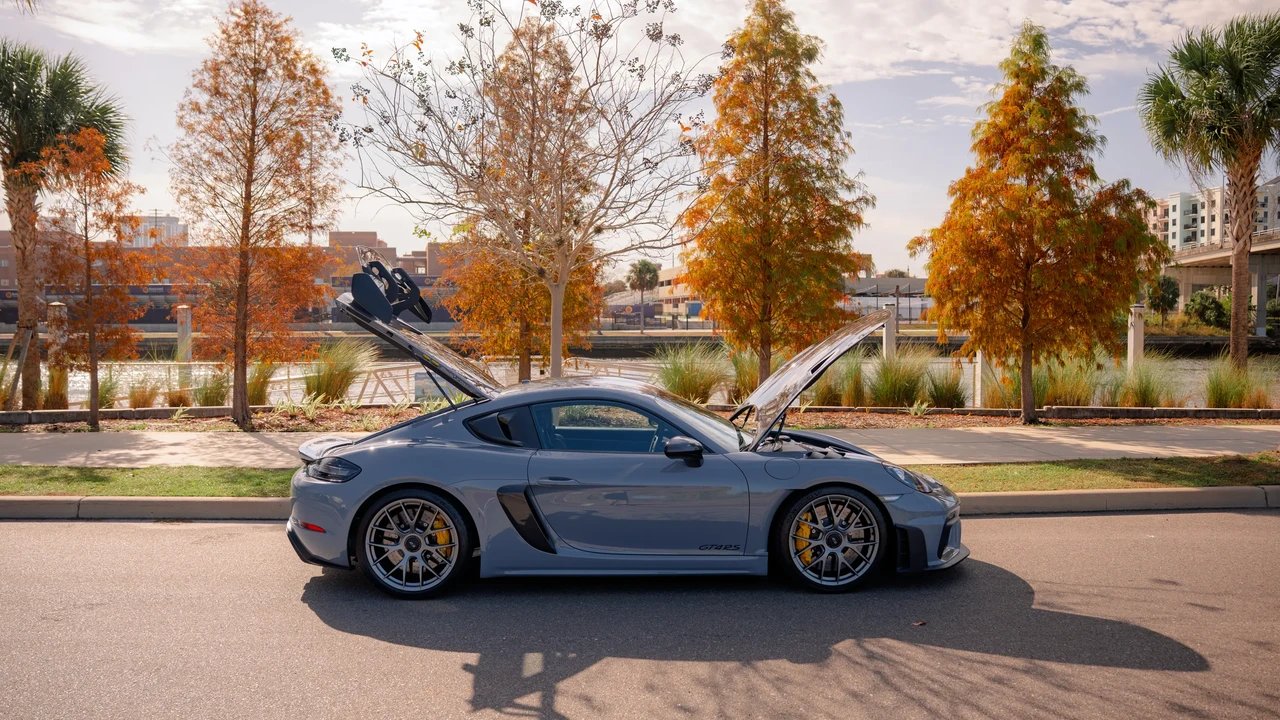 2023 Porsche 718 Cayman GT4 RS - Image 12 of 31