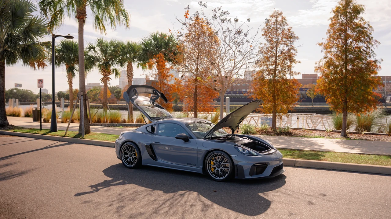 2023 Porsche 718 Cayman GT4 RS - Image 14 of 31