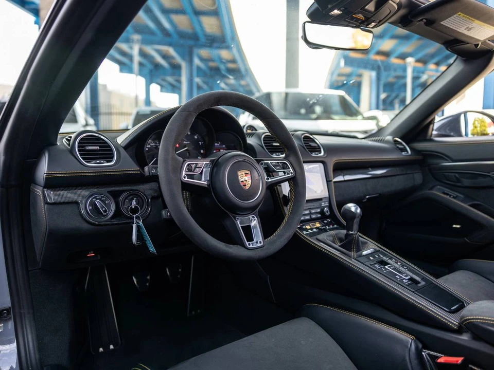 2023 Porsche - Image 4 of 5