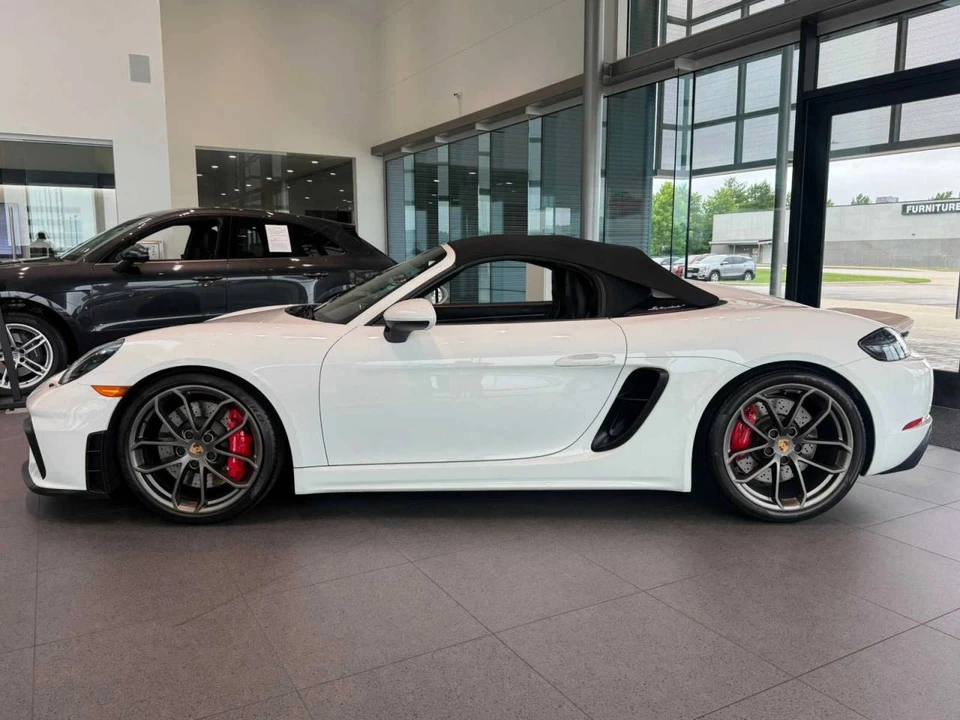 2023 Porsche - Image 2 of 5
