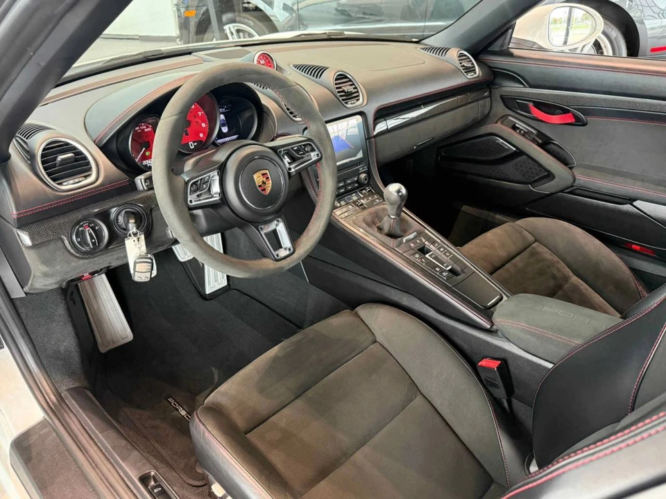 2023 Porsche - Image 4 of 5