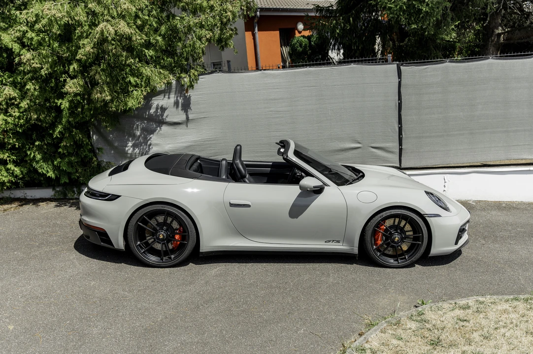 2023 Porsche 911 - Image 12 of 31