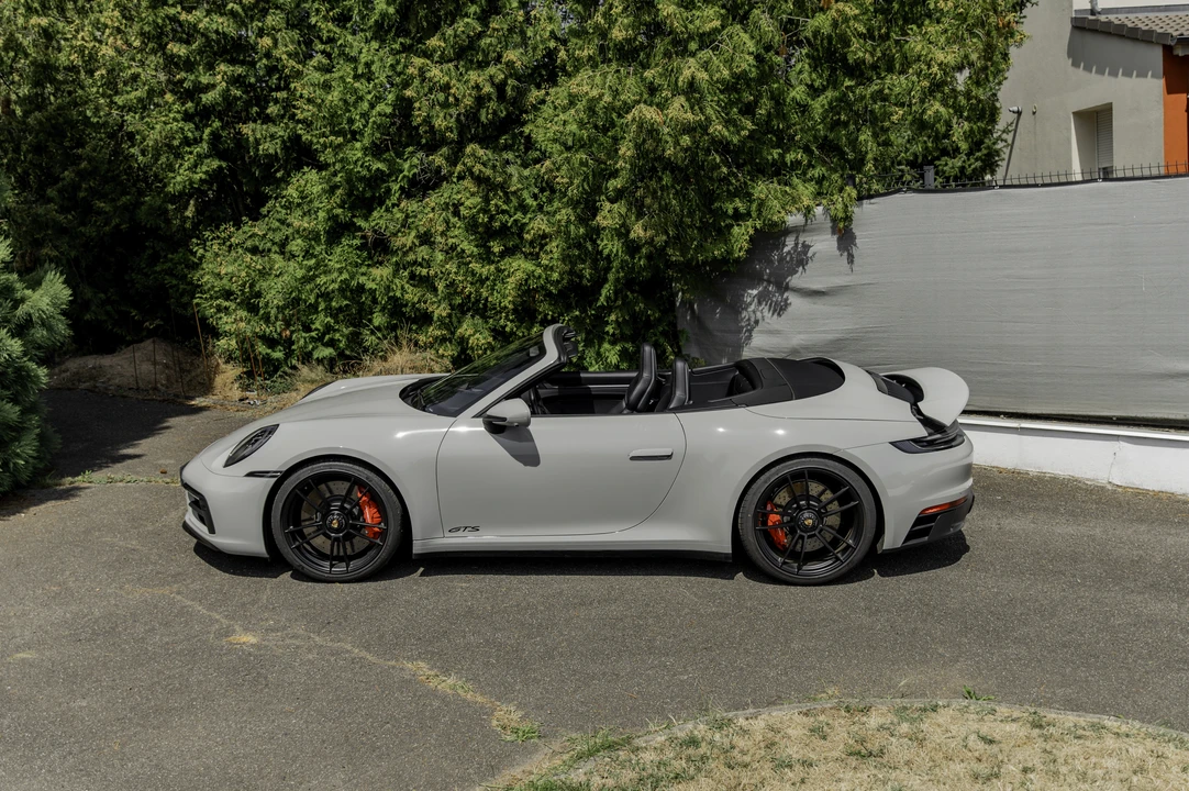 2023 Porsche 911 - Image 15 of 31