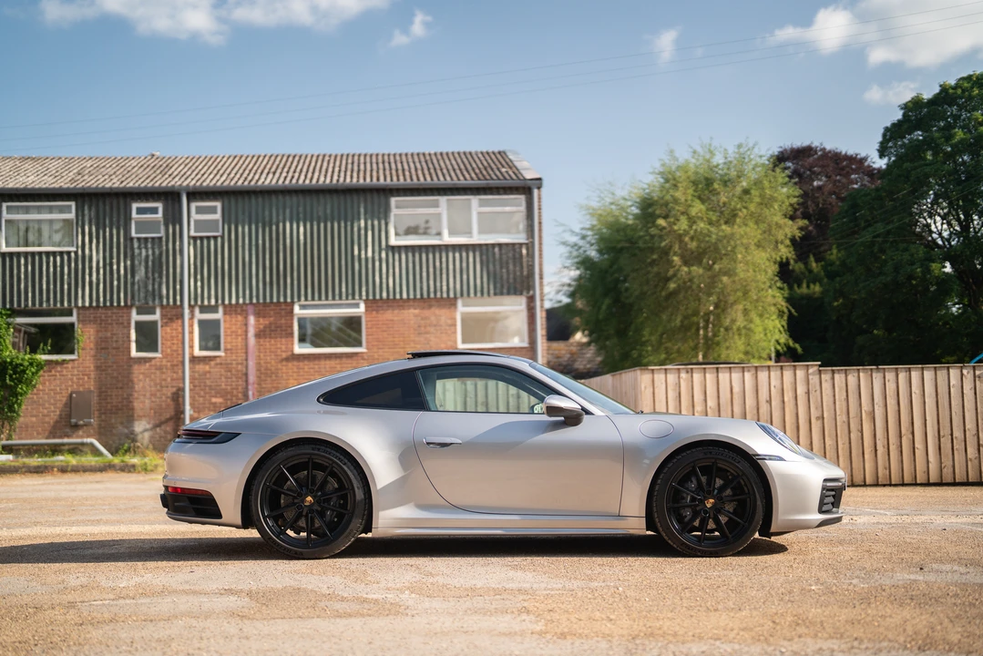 2023 Porsche 992 Carrera - Image 4 of 31