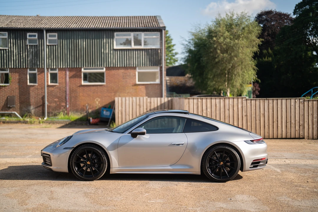 2023 Porsche 992 Carrera - Image 14 of 31