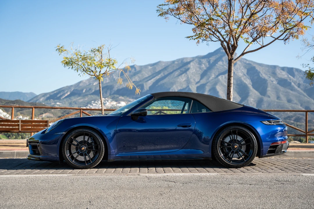 2023 Porsche 992 Carrera - Image 11 of 31