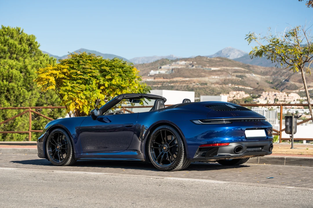 2023 Porsche 992 Carrera - Image 12 of 31