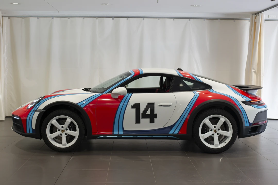 2023 Porsche 992 Dakar - Image 8 of 31