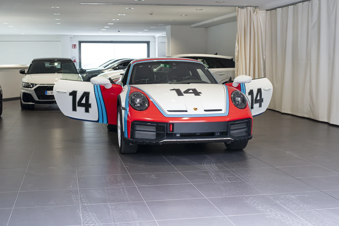 2023 Porsche 992 Dakar - Image 11 of 31
