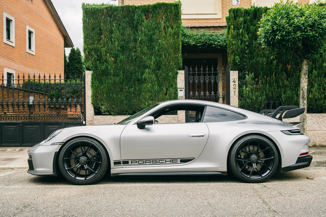 2022 Porsche 992 GT3 - Image 9 of 31