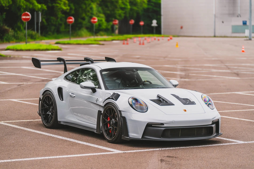 2023 Porsche 992 GT3 RS - Image 17 of 31