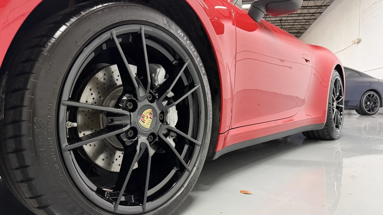 2023 Porsche 992 Carrera - Image 29 of 31