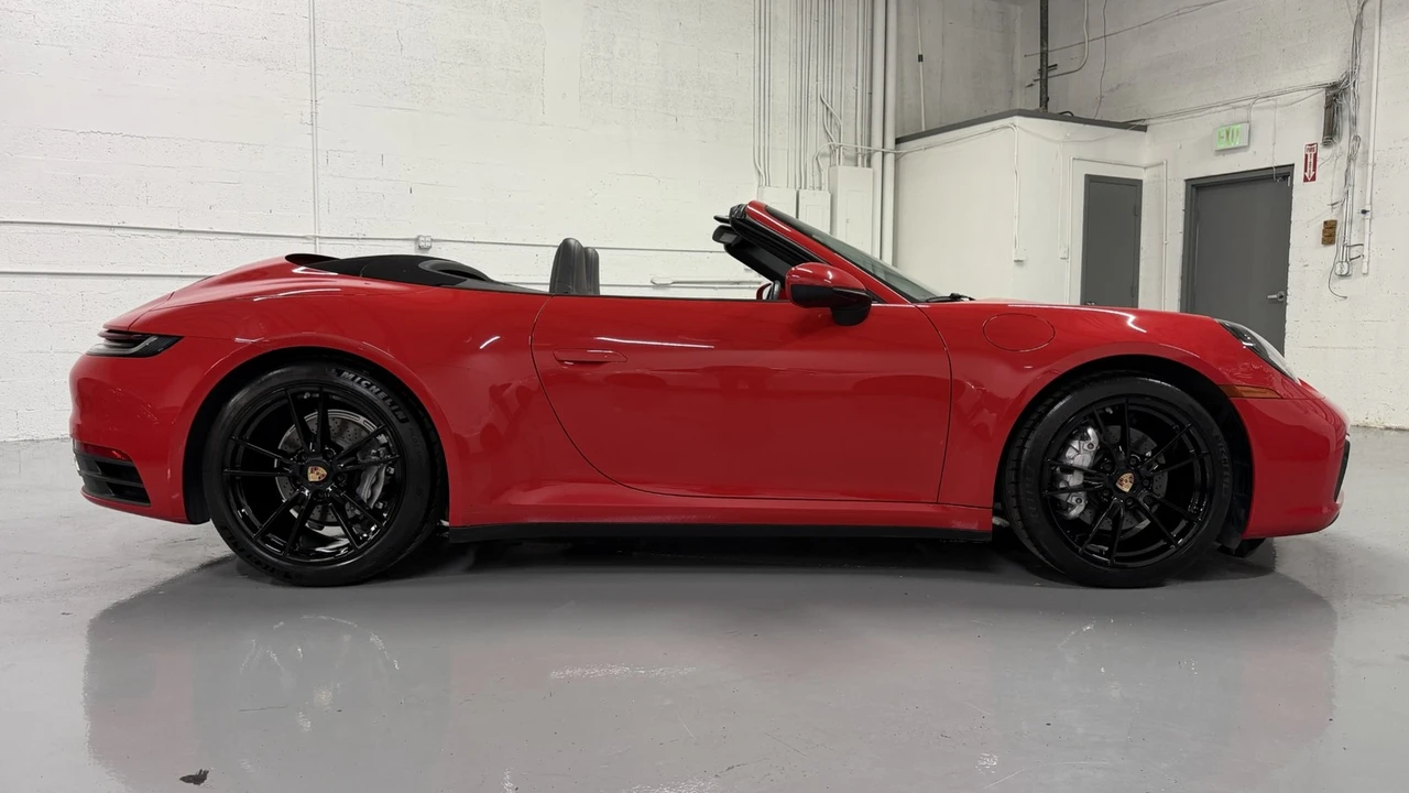2023 Porsche 992 Carrera - Image 11 of 31