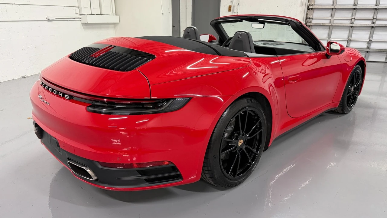 2023 Porsche 992 Carrera - Image 17 of 31