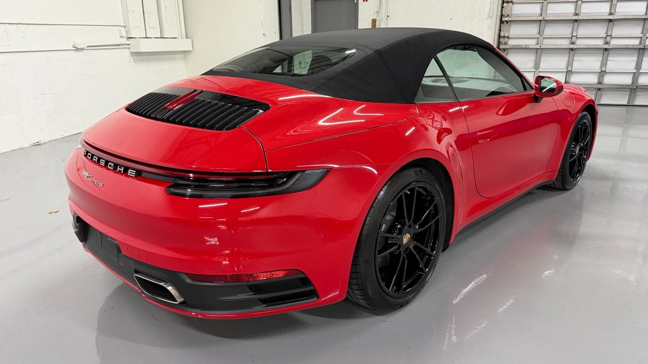 2023 Porsche 992 Carrera - Image 18 of 31