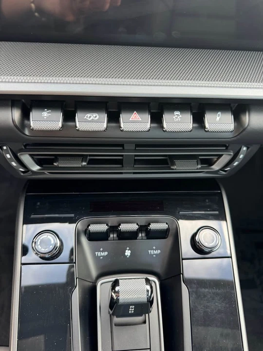 2023 Porsche 992 Carrera 4 - Image 15 of 19