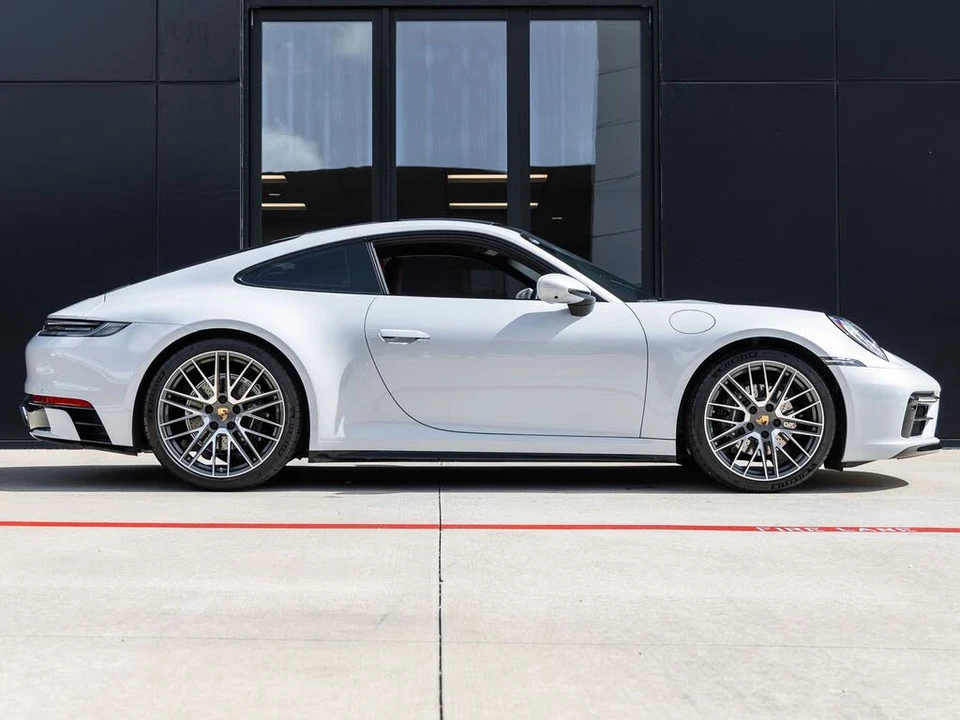 2023 Porsche 992 Carrera 4 - Image 12 of 31