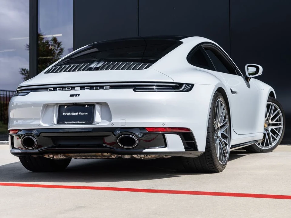 2023 Porsche 992 Carrera 4 - Image 11 of 31