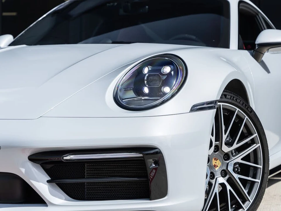 2023 Porsche 992 Carrera 4 - Image 17 of 31