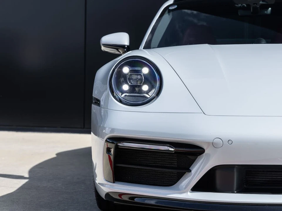 2023 Porsche 992 Carrera 4 - Image 21 of 31