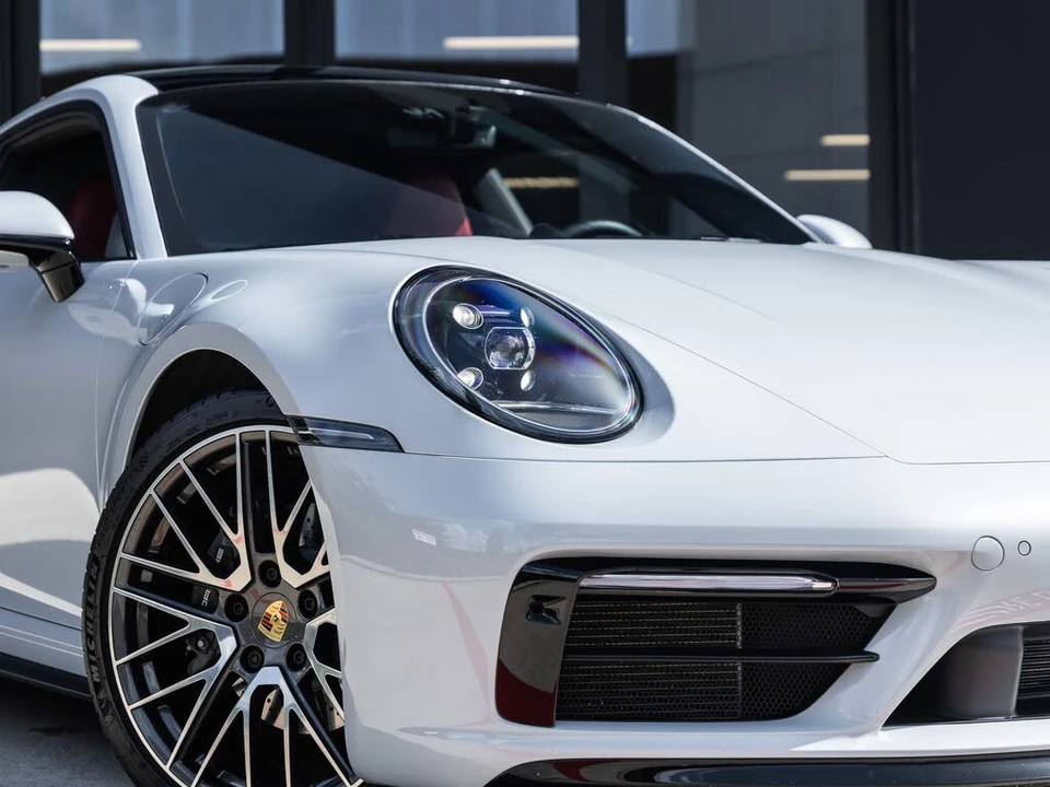 2023 Porsche 992 Carrera 4 - Image 22 of 31