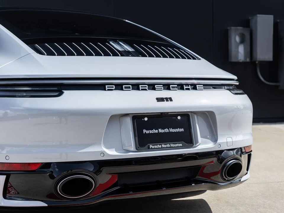 2023 Porsche 992 Carrera 4 - Image 15 of 31