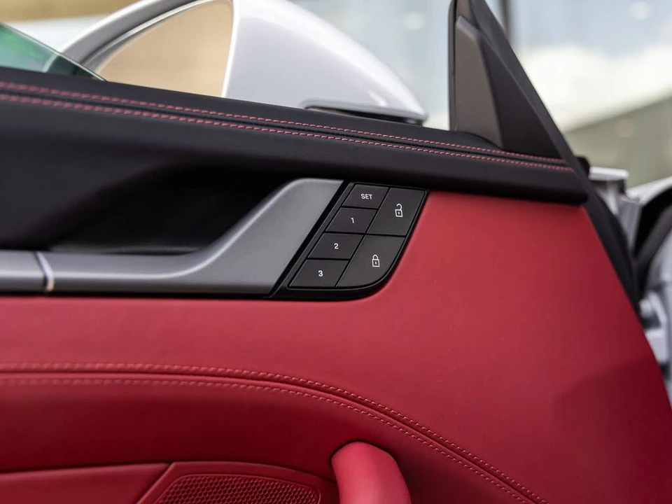 2023 Porsche 992 Carrera 4 - Image 24 of 31