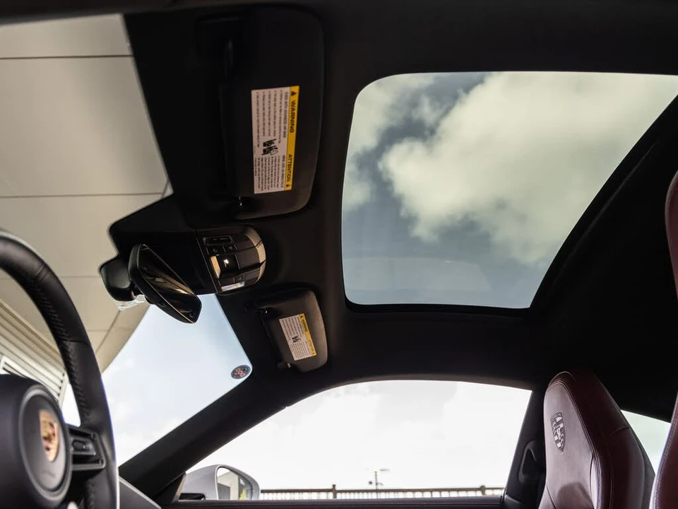 2023 Porsche 992 Carrera 4 - Image 28 of 31
