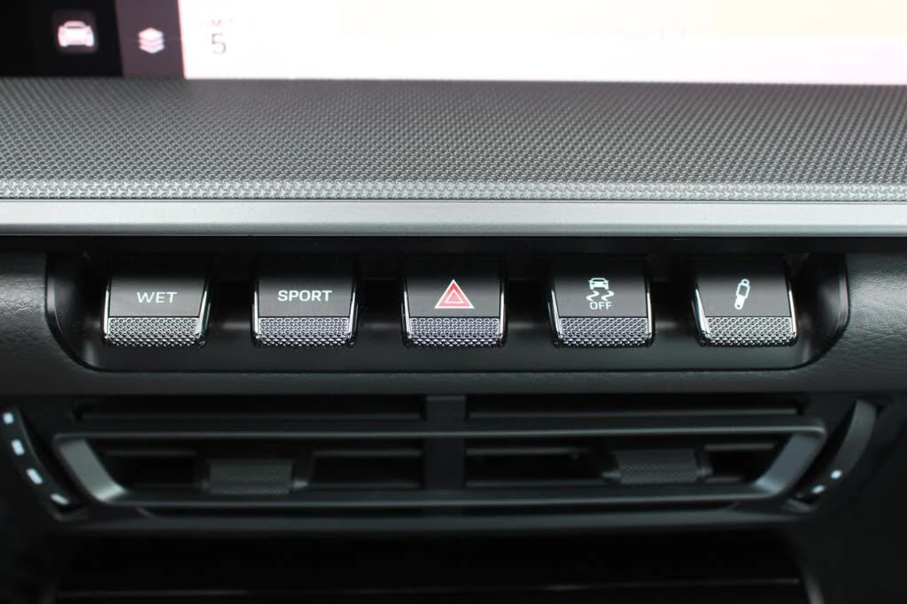 2023 Porsche 992 Carrera 4 - Image 13 of 31