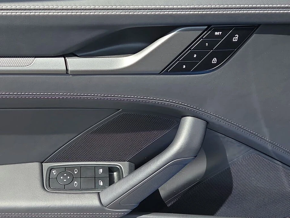 2023 Porsche 992 Carrera 4 - Image 7 of 30