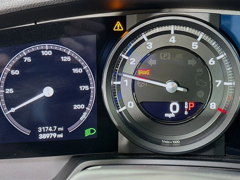 2023 Porsche 992 Carrera 4S - Image 13 of 31