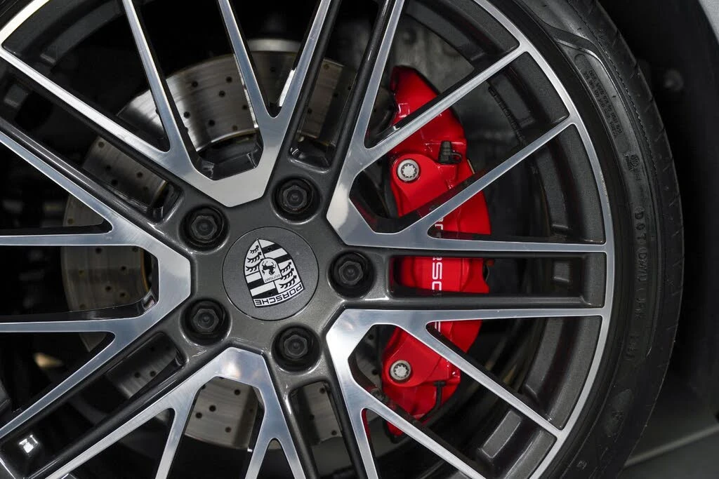 2023 Porsche 992 Carrera 4S - Image 18 of 31
