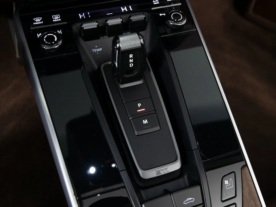 2023 Porsche 992 Carrera 4S - Image 28 of 31