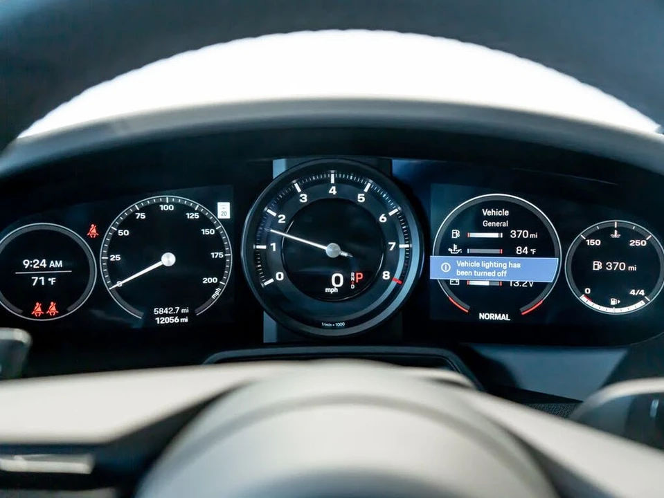 2023 Porsche 992 Carrera 4S - Image 18 of 31
