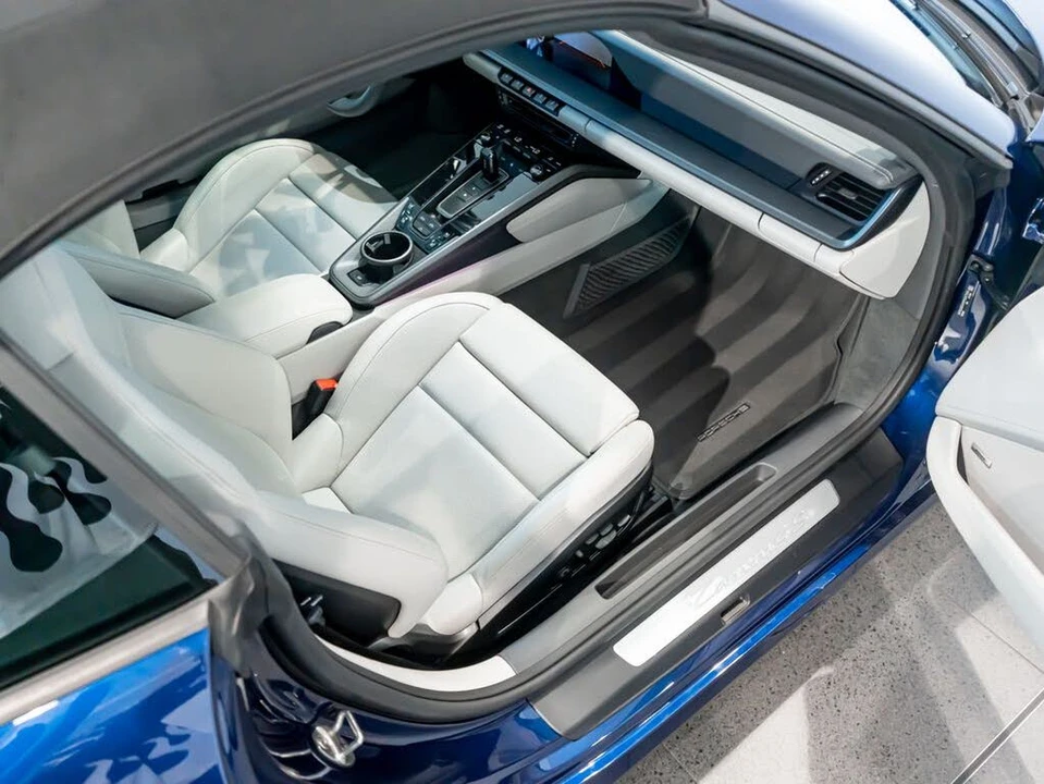 2023 Porsche 992 Carrera 4S - Image 24 of 31