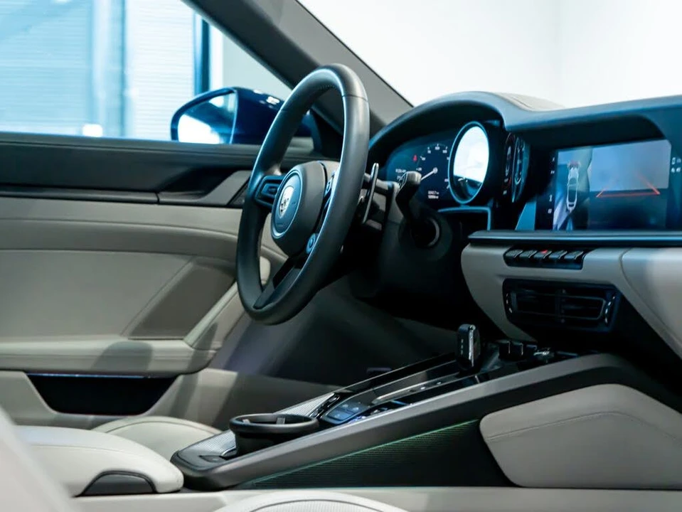 2023 Porsche 992 Carrera 4S - Image 27 of 31