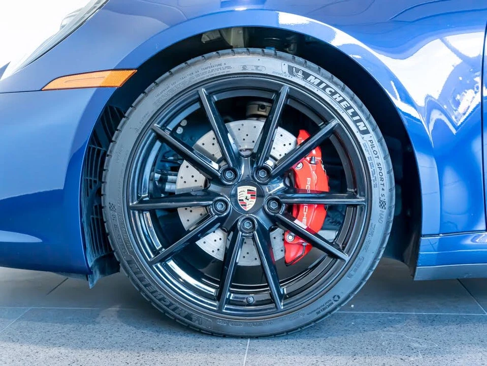 2023 Porsche 992 Carrera 4S - Image 11 of 31