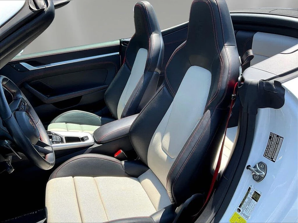 2023 Porsche 992 Carrera 4S - Image 19 of 31