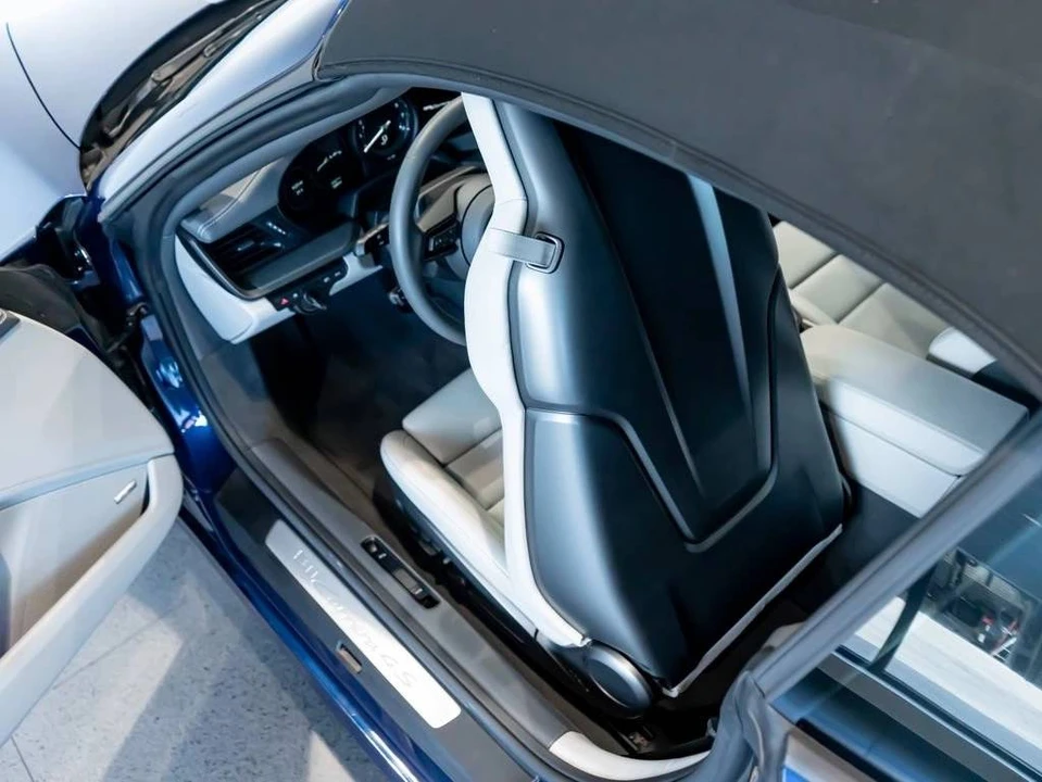 2023 Porsche 992 Carrera 4S - Image 5 of 5