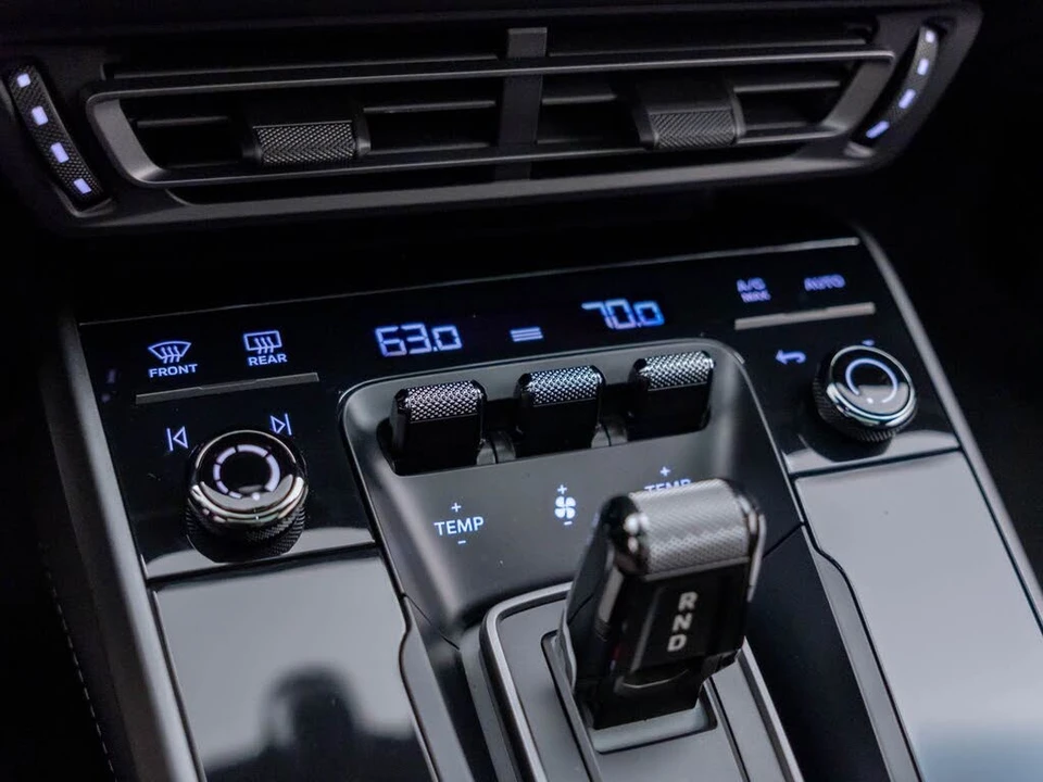 2023 Porsche 992 Carrera 4S - Image 25 of 31